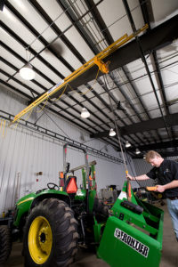 Ceiling-mounted cranes with tractor