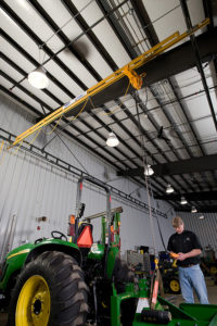 Ceiling-mounted cranes with tractor