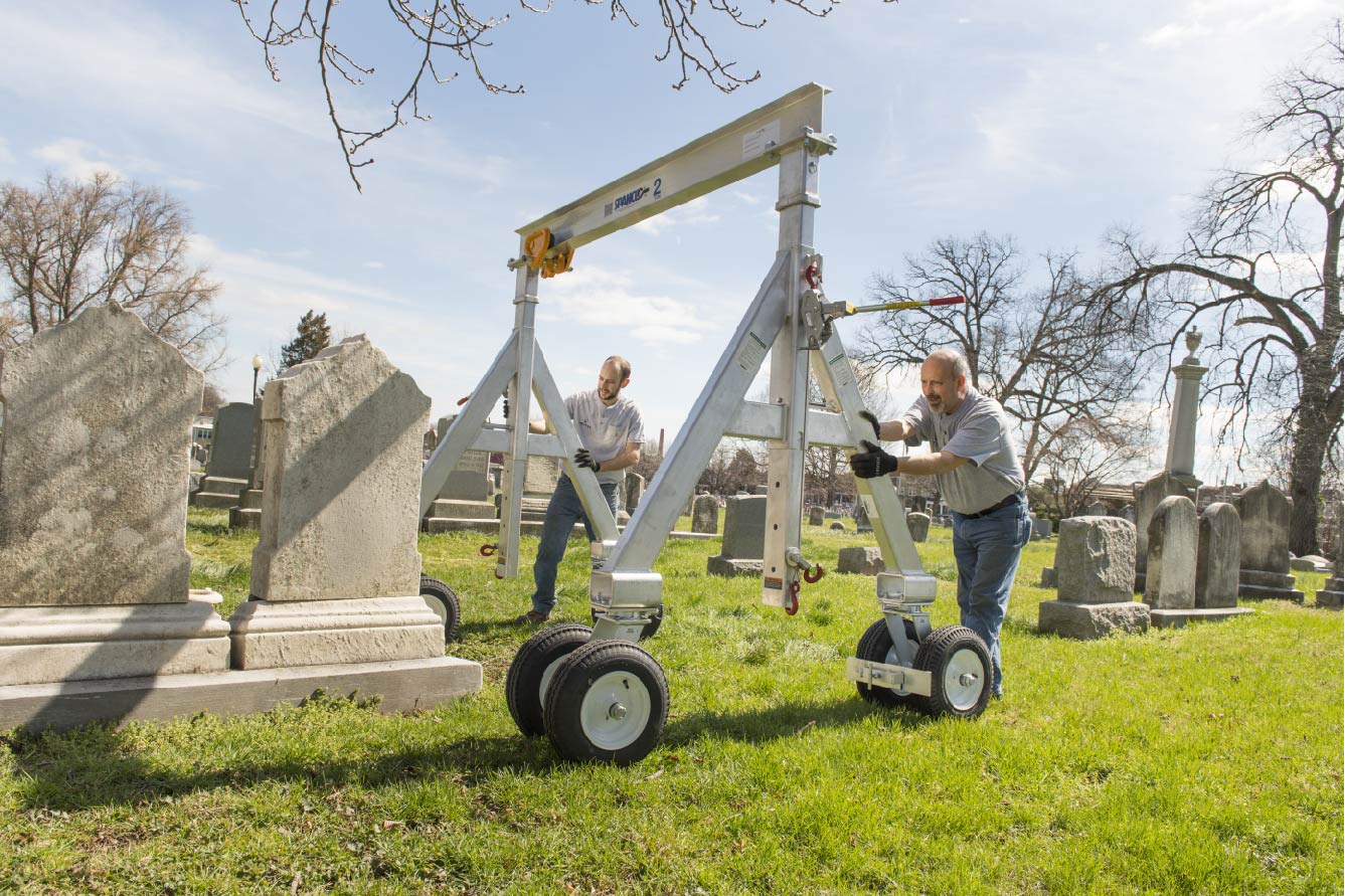 Aluminum gantry crane for tombstone